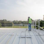 TsaF aluminium barricade guardrail on an industrial roof