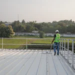 TsaF aluminium barricade guardrail on an industrial roof