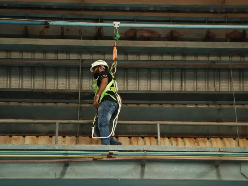 TsaF overhead lifeline system protecting work at height