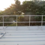 TsaF rooftop barricade guardrail along a roof edge